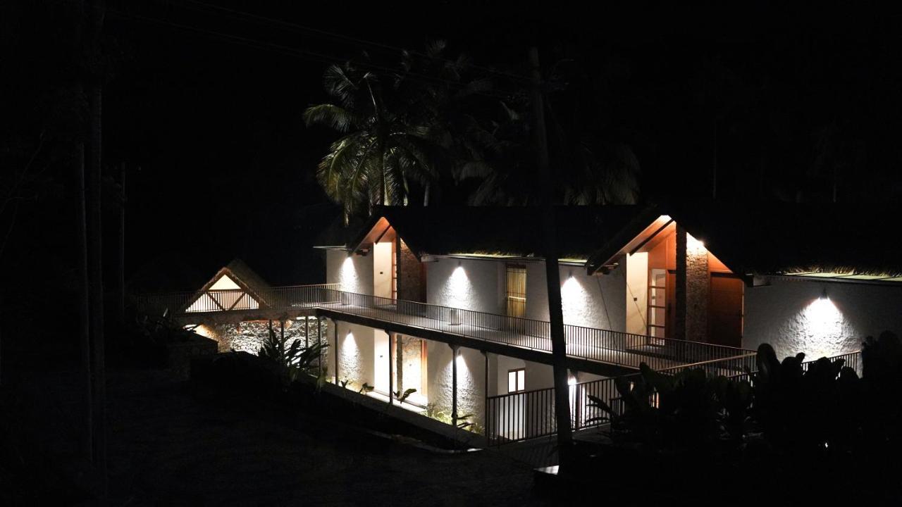 Maayaa Riverside Villa By Kpm Tripenta Attappādi Exterior foto
